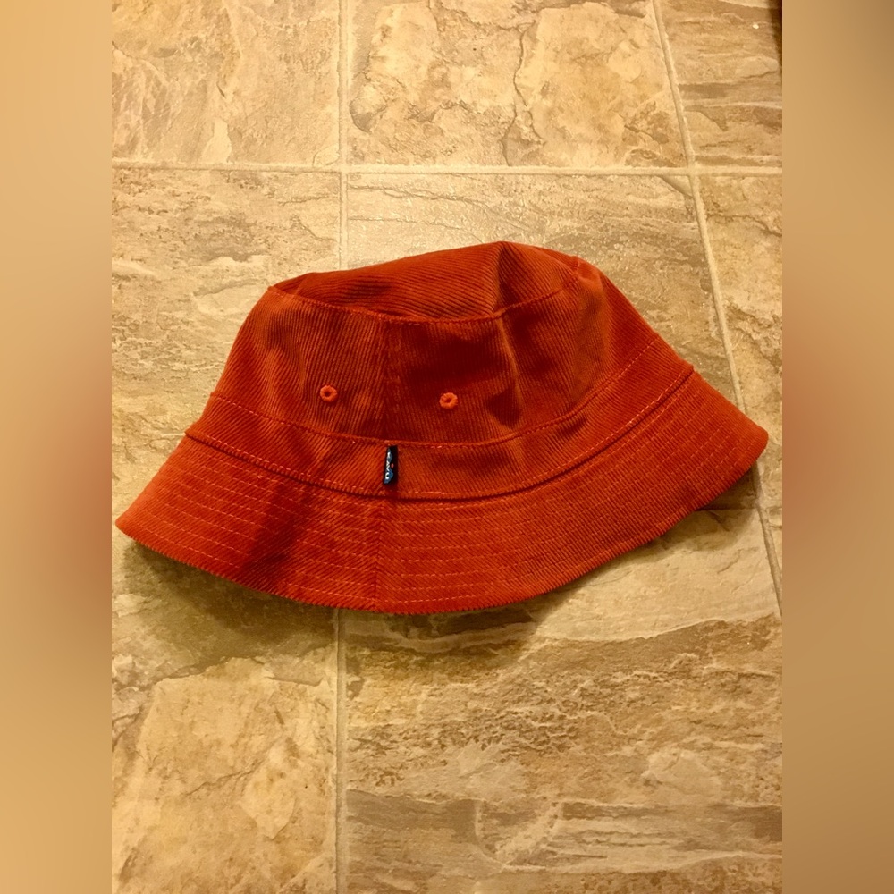 Kavu reversible corduroy hat! Cute red side & tropical leaves on the other